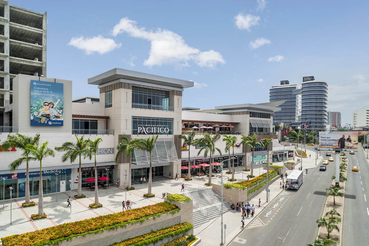 Pacific Hotel Mall Ecuador Design Architects / Architectos